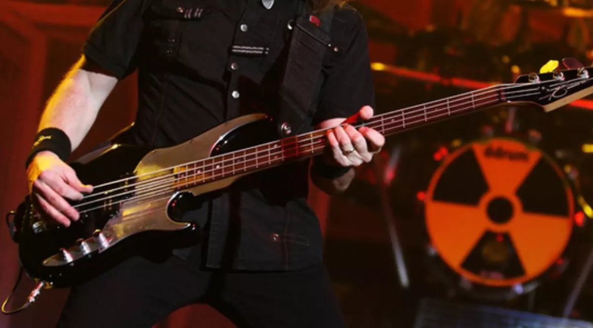 Vă vine să credeţi? Dintr-un rocker celebru vrea să devină pastor luteran!