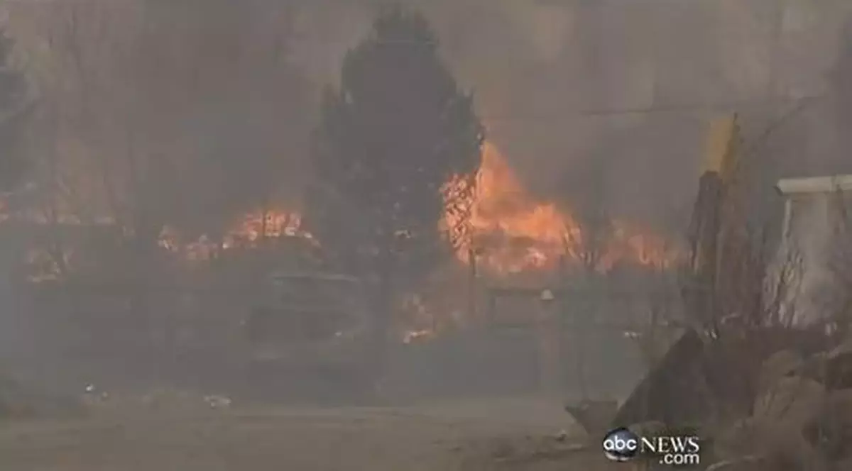 Prăpăd în Nevada! 20 de locuințe au ars și 10.000 persoane au fost evacuate, în urma incendiilor