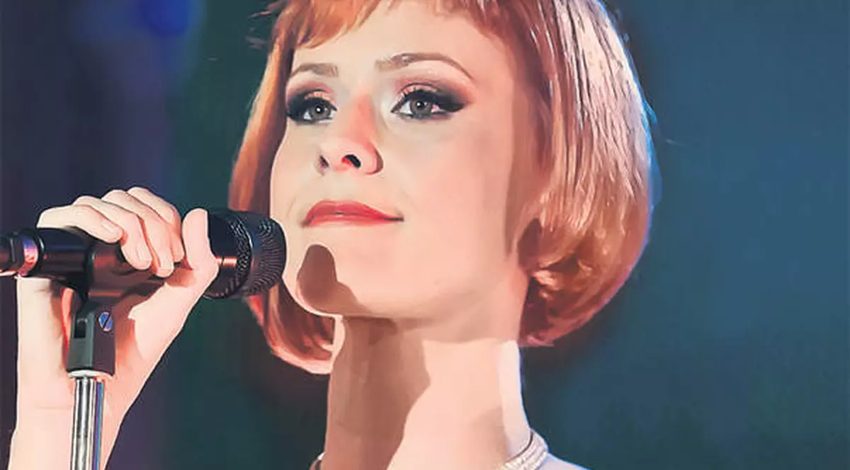 Moment artistic în memoria Mălinei Olinescu! Călin Geambaşu: „Aici trebuia să fie Mălina să îşi serbeze împlinirea vârstei de 38 de ani...” l VIDEO