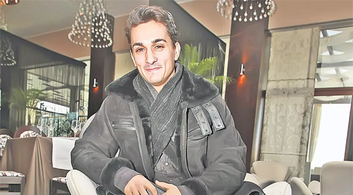 Înainte de Revelion, dar şi în prima zi a noului an, gimnastul Marian Drăgulescu a făcut mai multe vizite la spital | EXCLUSIV