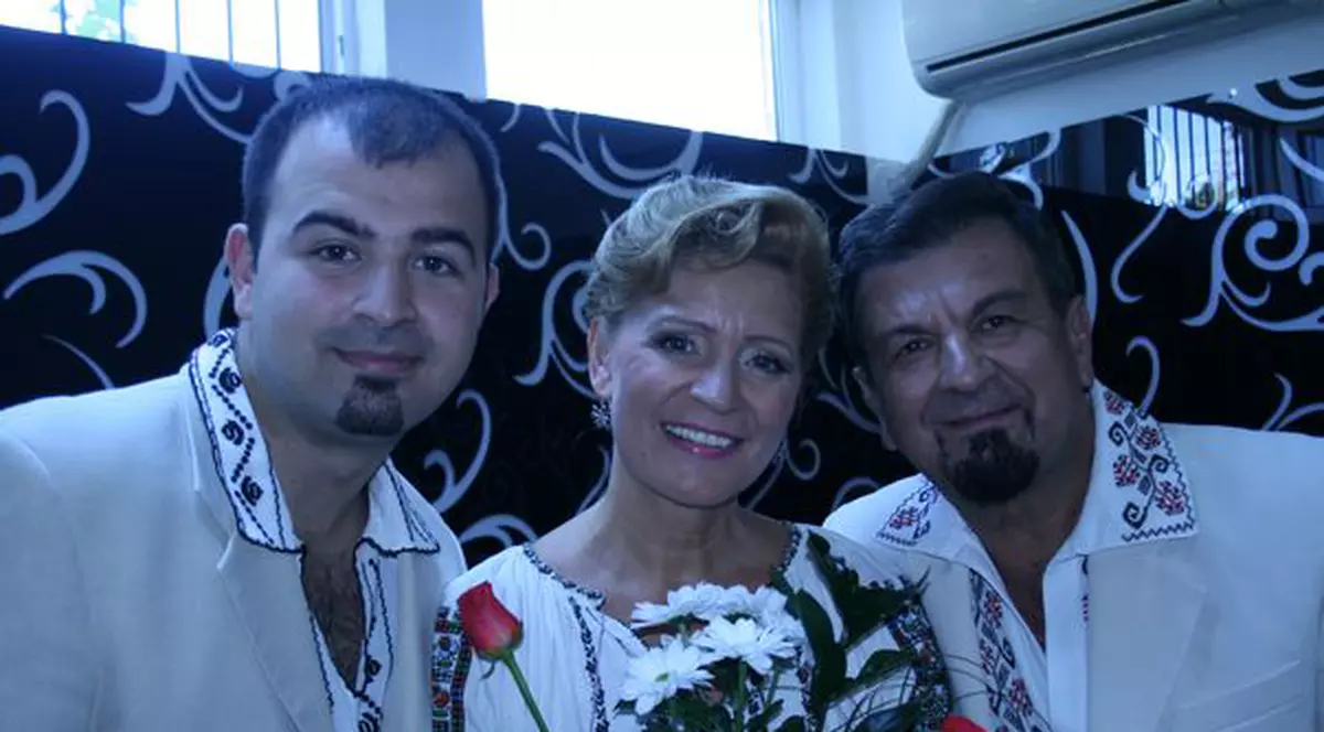 Matilda Pascal-Cojocăriţa dă petrecere de Sf.Ion pentru soţul ei, dirijorul Ştefan Cigu  