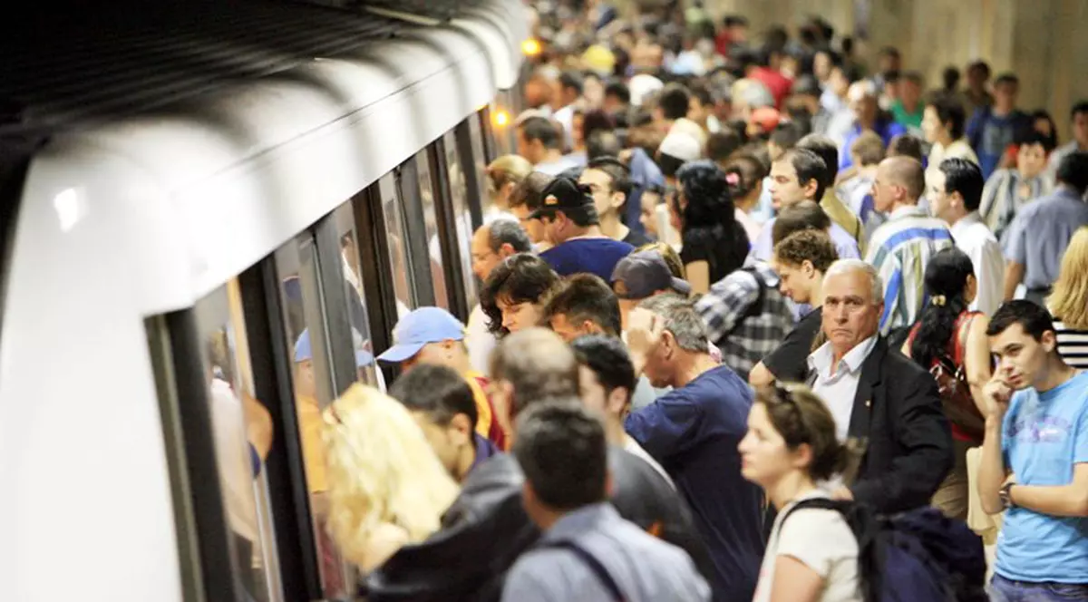 DEFECȚIUNE LA METROU! Circulația ÎNGREUNATĂ pe MAGISTRALA 2