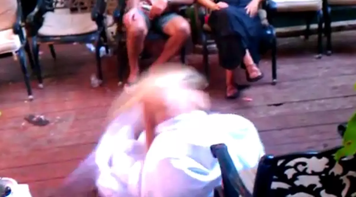 Iată ce poţi păţi dacă bei prea mult la nunta ta! | VIDEO