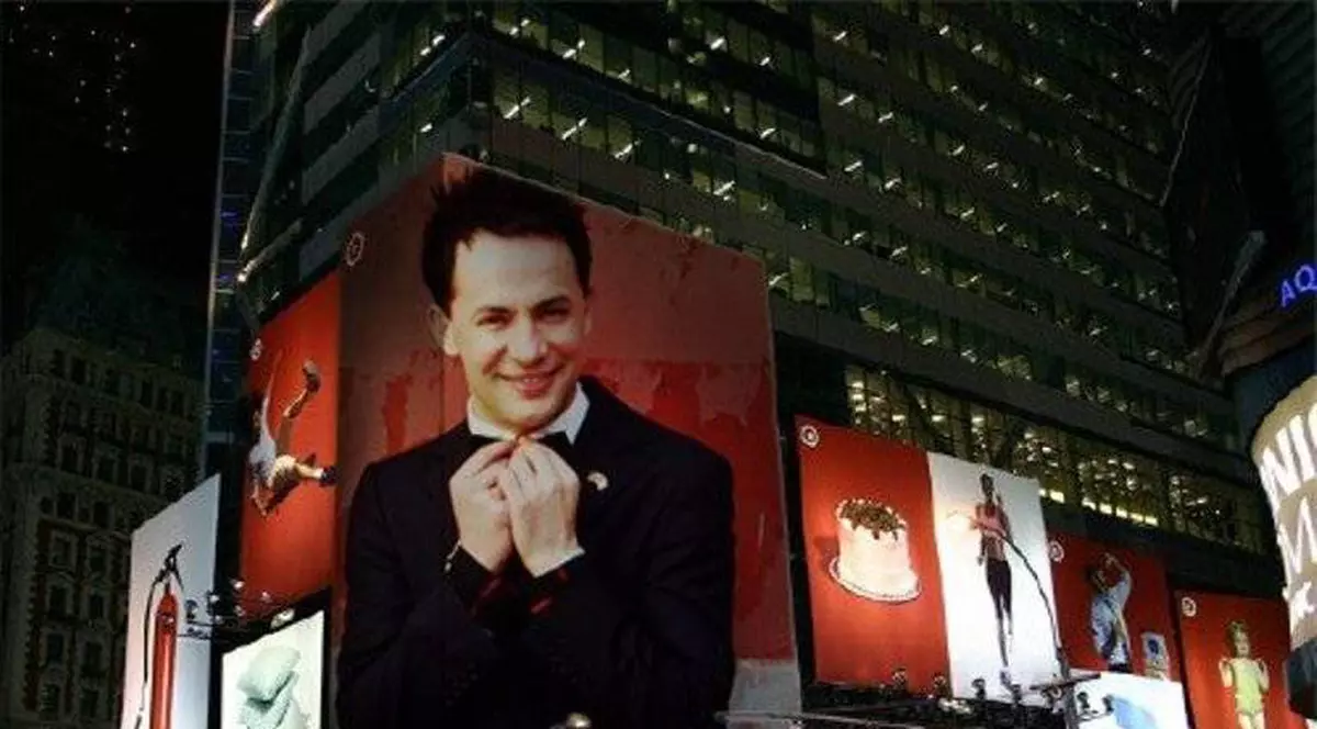 Succes nesperat! Iată-l pe românul care a înnebunit China cu vocea lui! VIDEO