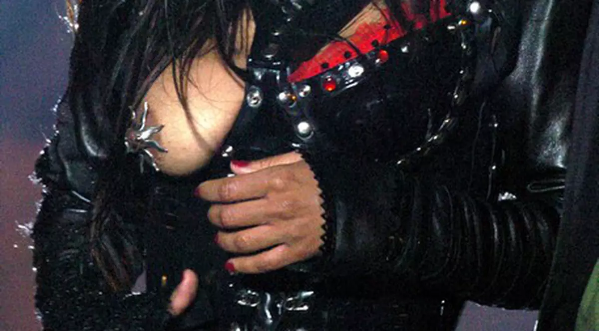 V-o mai amintiți pe Janet cu sfârcul la vedere, sub ochii a milioane de americani? |  FOTO