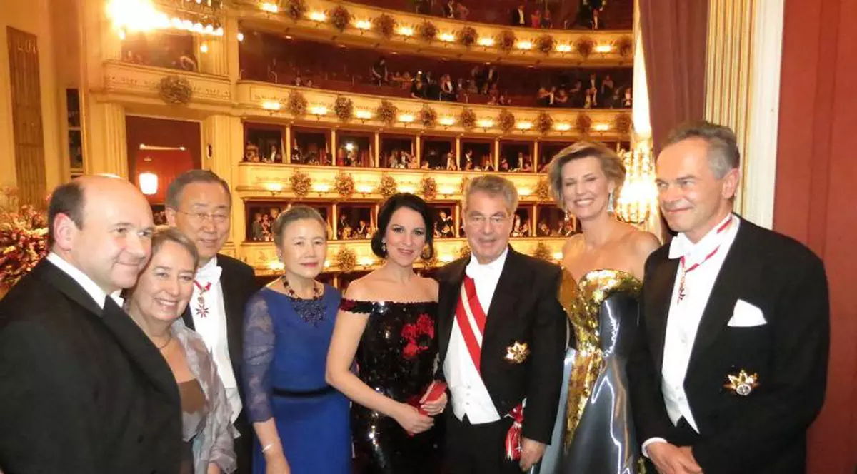 Angela Gheorghiu a deschis balul operei de la Viena! Celebra soprană, felicitată de şeful ONU şi Preşedintele Austriei!