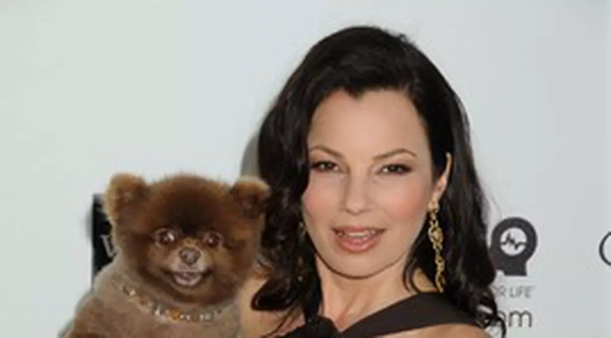 Şi-a dorit o apariţie spectaculoasă la Oscar, dar a fost eclipsată de un "accesoriu"! FOTO