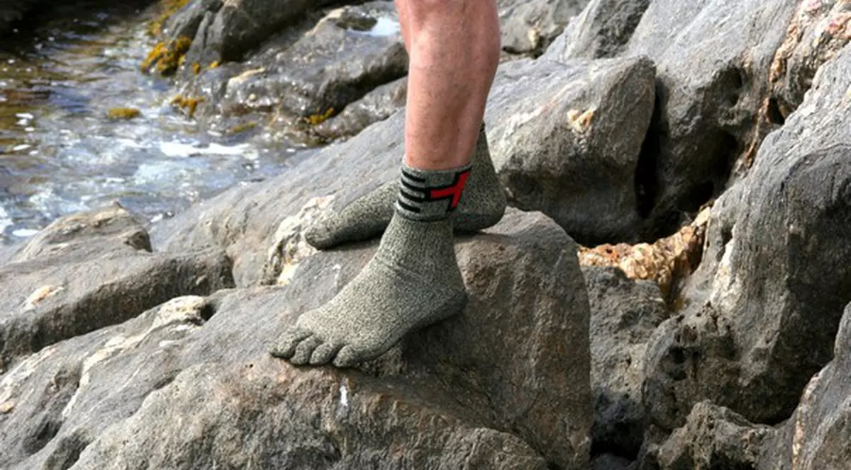 Invenţie elveţiană! Şosetele care se pot purta fără încălţăminte! FOTO