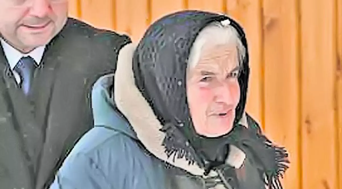 Cum a reacţionat tanti Anuţa, mama premierului Emil Boc, când a aflat că fiul ei a demisionat: «Ce bine, o să-l văd mai des»