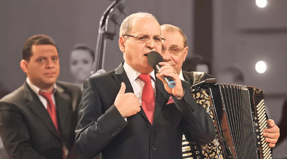 Lăutarul Nelu Ploieșteanu ne-a dezvăluit ce preferințe muzicale are Mircea Lucescu