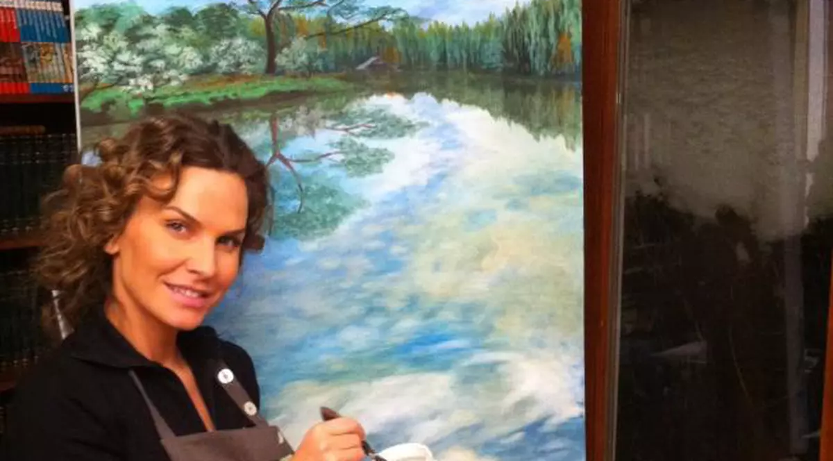 Anna Lesko îşi demonstrează talentul la pictură. Tu ce părere ai?