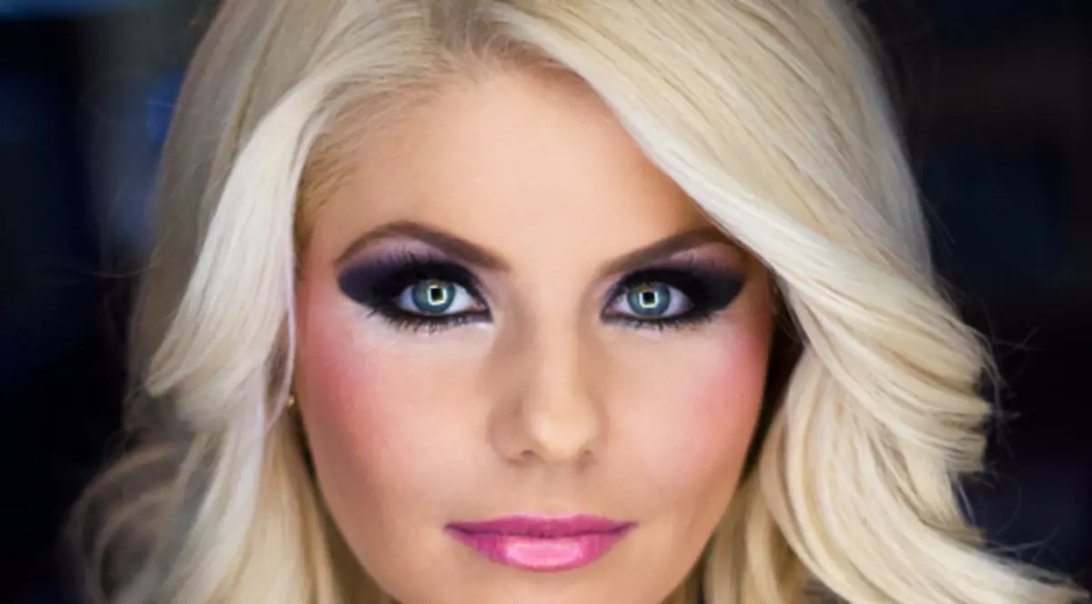 Adina de la Heaven, fascinată de îmbrăcamintea arăbească!