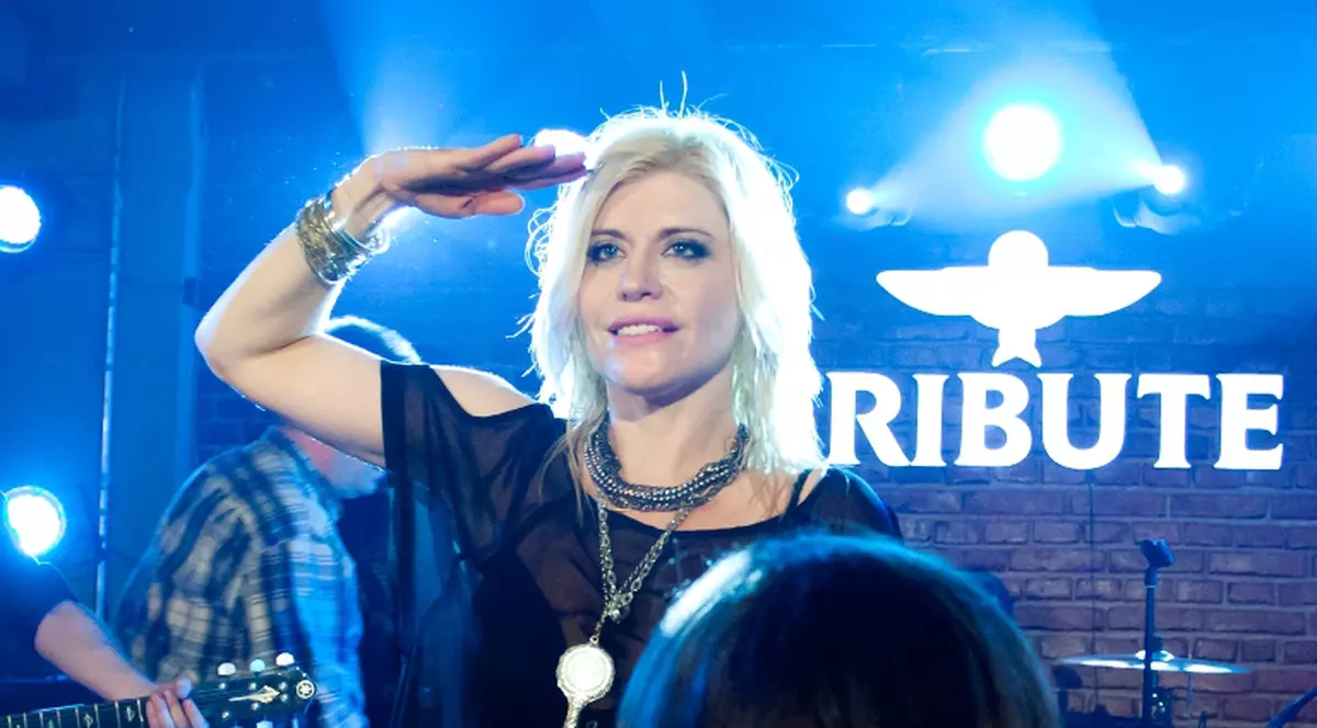 Loredana, super show în club Tribute, de Dragobete! “Iubiţi-vă mult, chiar şi pe internet, la distanţă!”