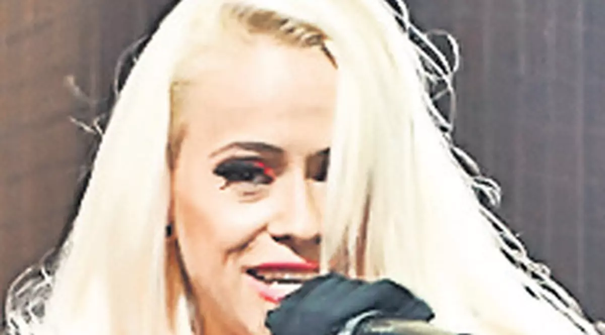 Anda Adam cântă cu Direcţia 5