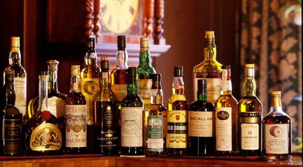 Angajații unei companii din Londra sunt furioși după ce li s-a interzis să bea în timpul programului