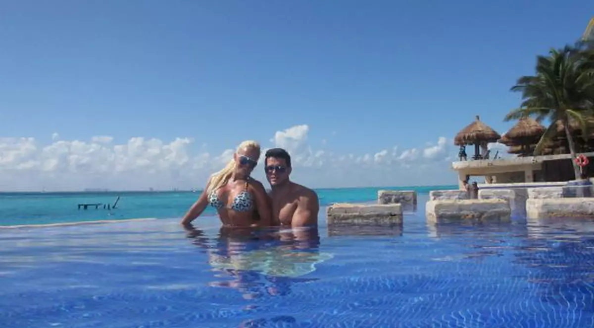 Anda Adam şi Victor Slav s-au bronzat în Cancun 