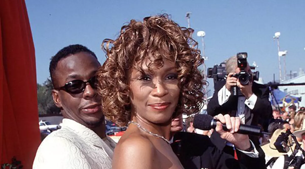 Bobby Brown nu și-a jelit prea mult fosta nevastă. A mers la cazinou și s-a îmbătat după funeraliile artistei