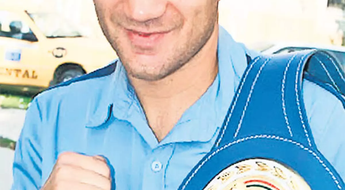 Bătut în inchisoare, ”Pantera” Tănăsie nu se va mai întoarce în ring: Are mâna fracturată în 7 locuri