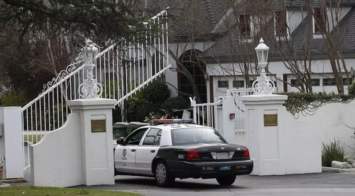 Justin Bieber s-a trezit cu poliția la poartă. Află de ce!