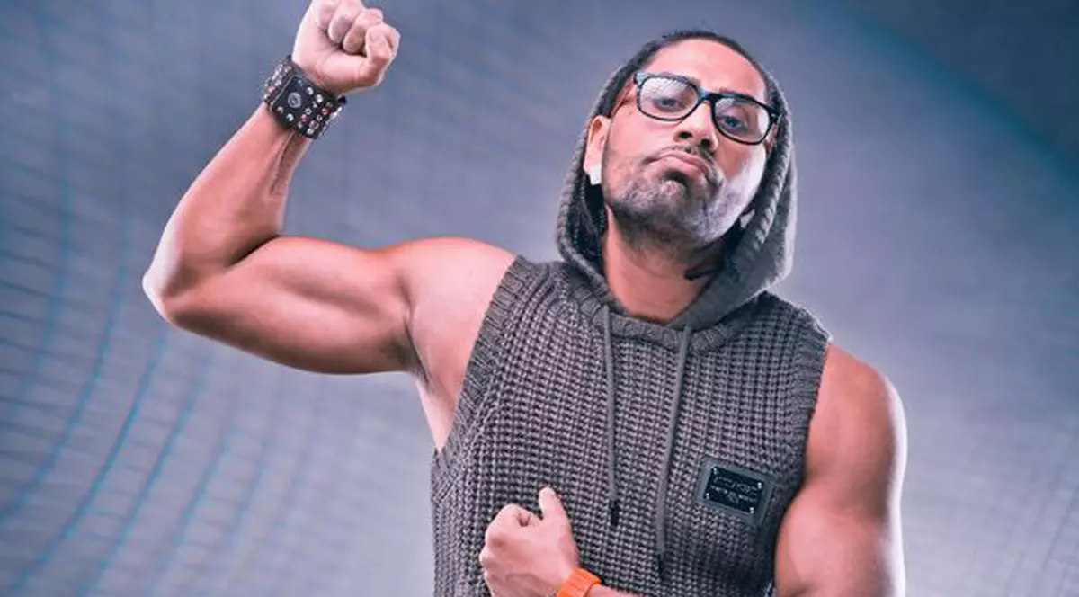 Connect-R: "Prima iubire mi-a mâncat toată alocația"