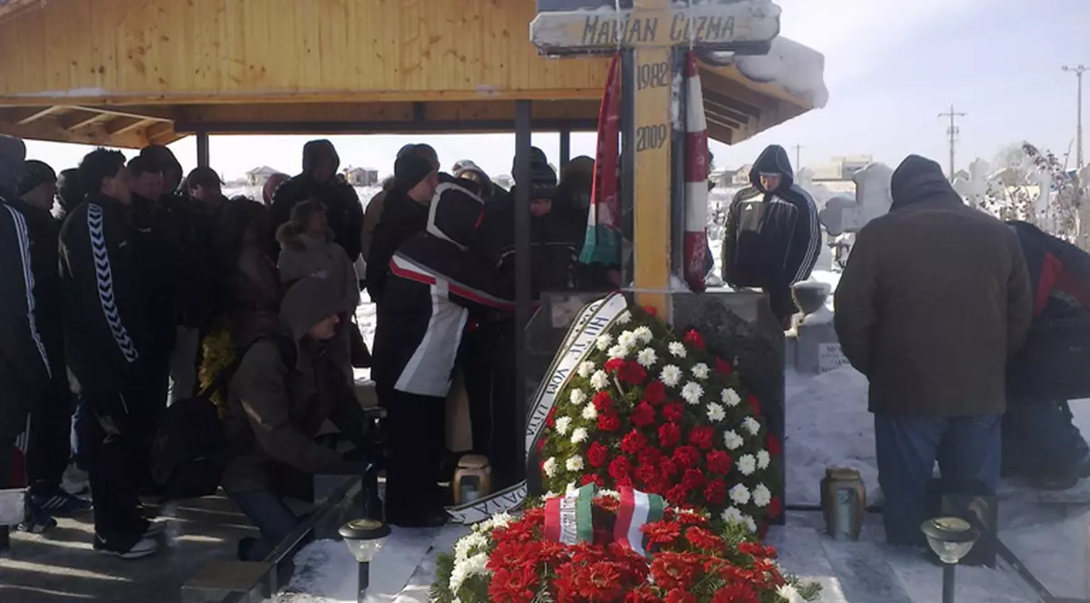 Trei ani de la moartea lui Marian Cozma. Zeci de oameni au venit la parastas