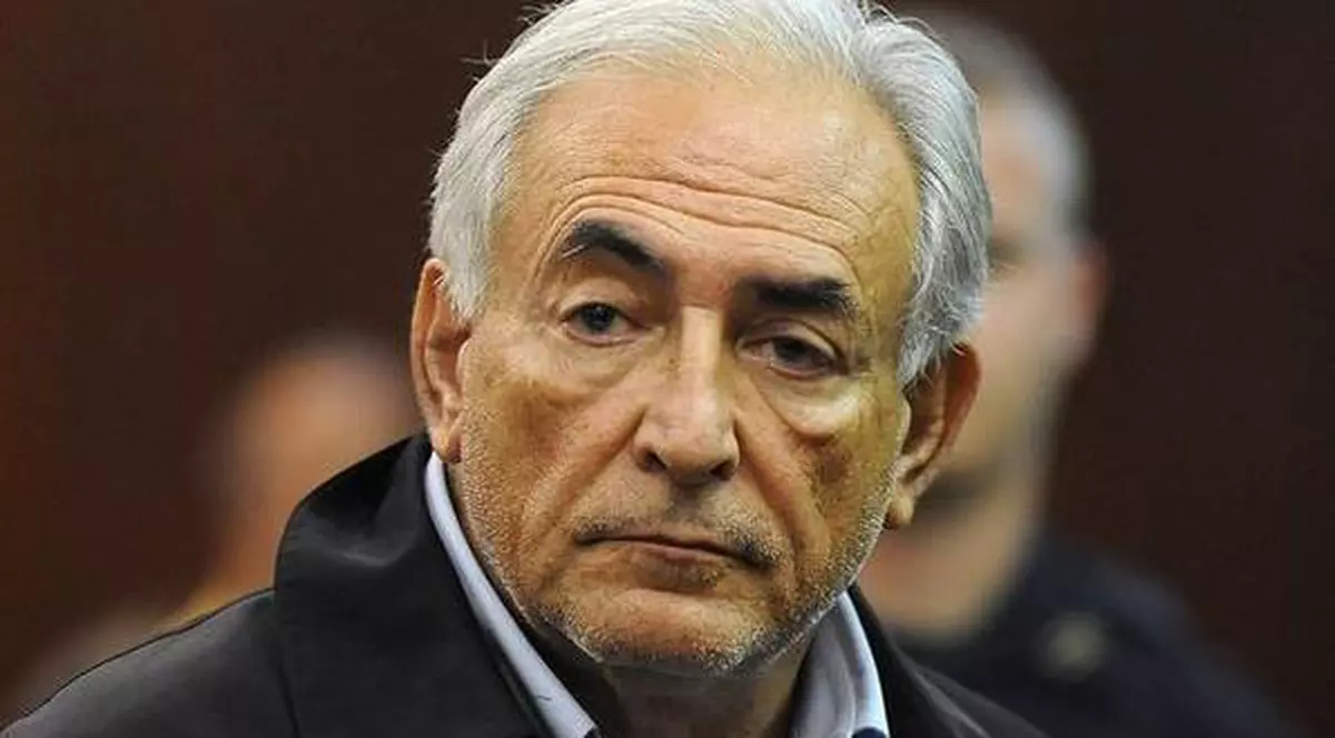 "Sălbatice şi violente, aşa erau orgiile". Vezi ce povestesc prostituatele care au făcut sex cu Strauss-Kahn