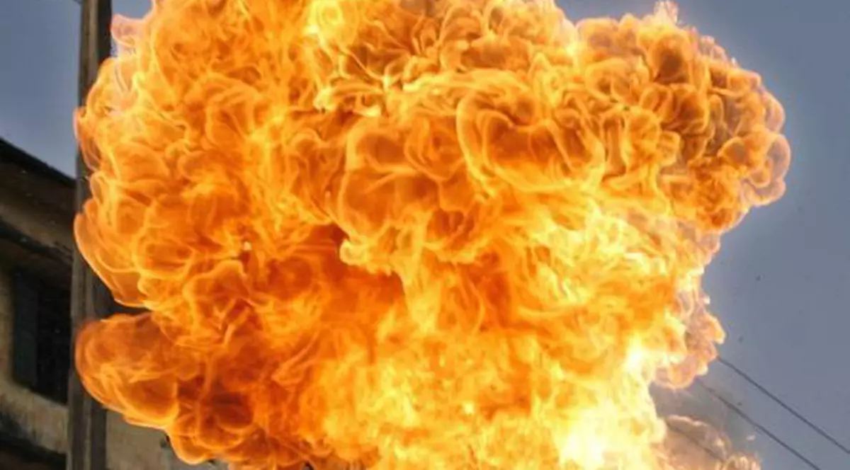 EXPLOZIE LA IAŞI | Un rănit şi 16 apartamente distruse. Cauza probabilă: o centrală termică defectă