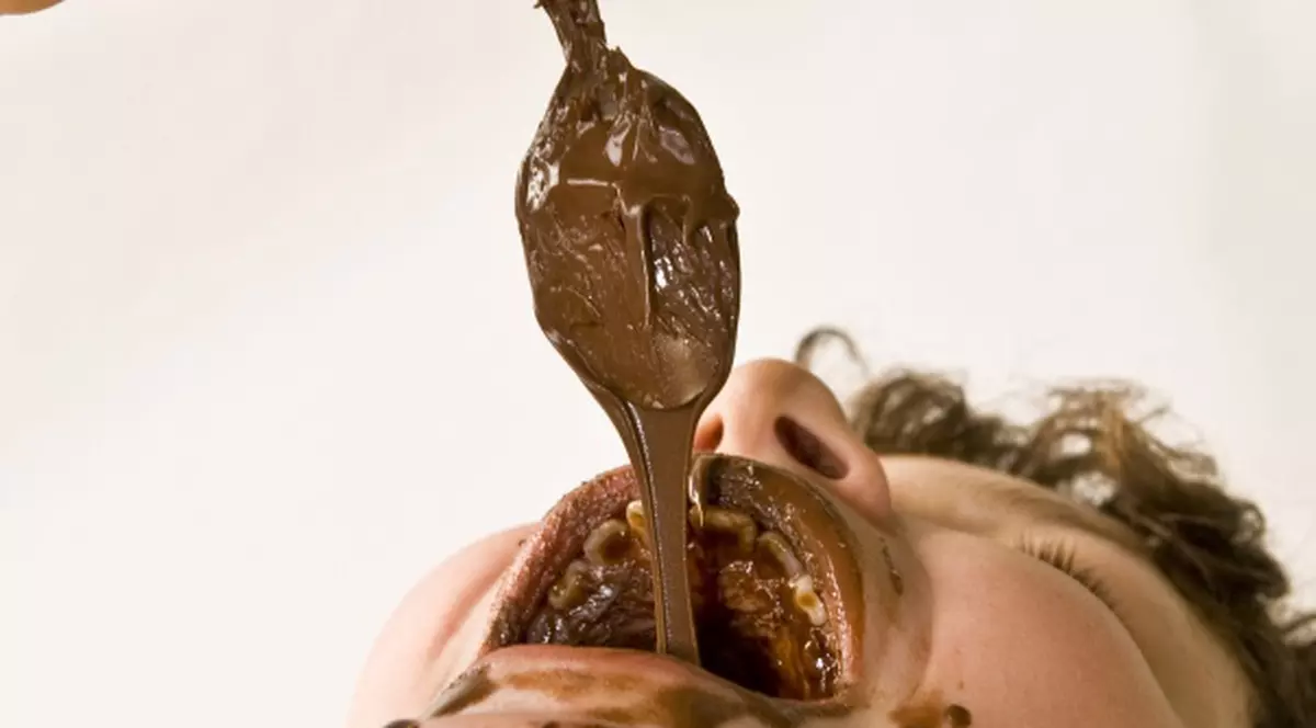 Un tată şi-a hrănit fata cu fecale umane! Află ce l-a determinat să comită dizgraţiosul gest