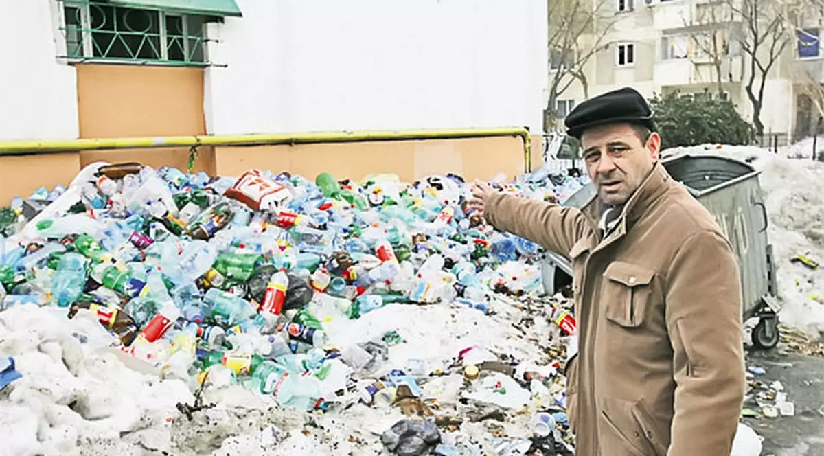 Bucureștiul - pubelă pentru adulți, o "lume curată" pentru copii 