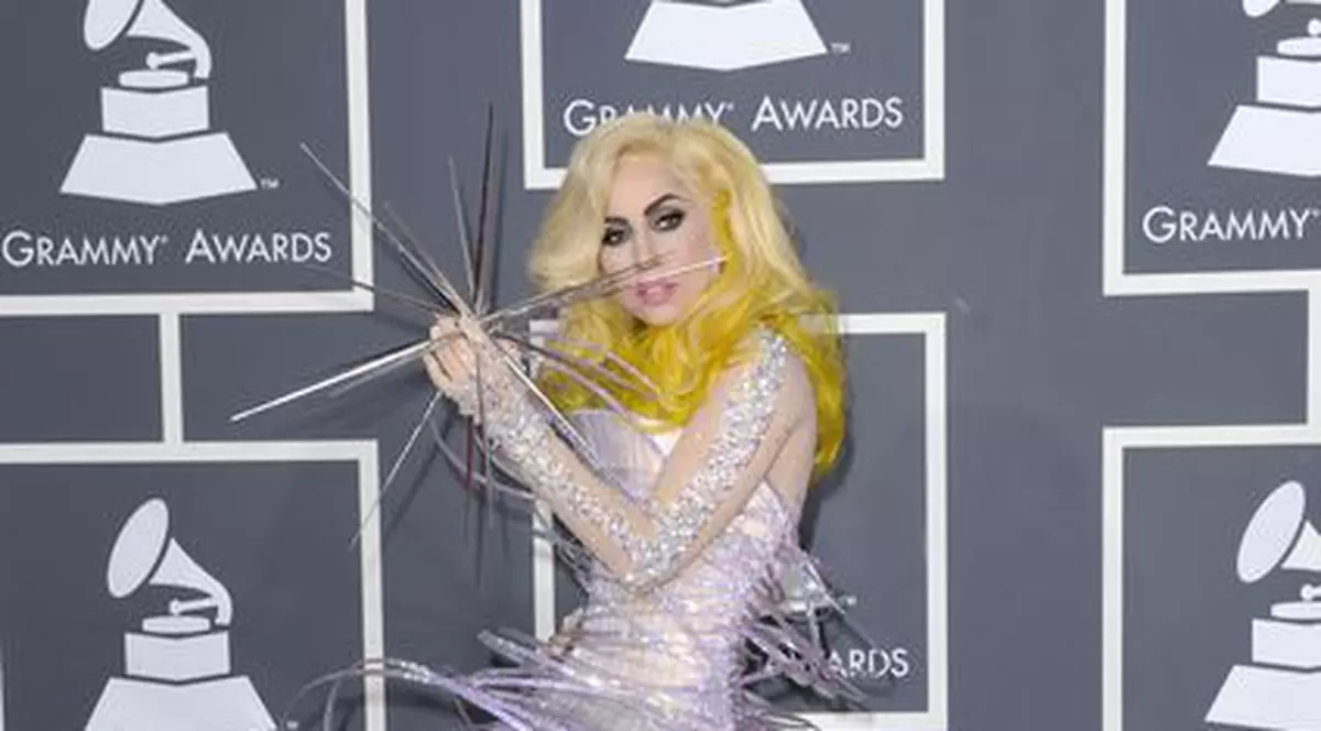 Lady GaGa a rămas cu buza umflată la Premiile Grammy