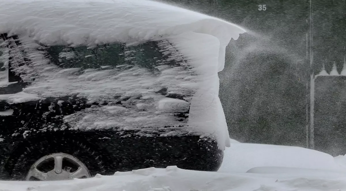 Iată cum A SUPRAVIEŢUIT un bărbat 2 LUNI în maşina sa îngropată în zăpadă!