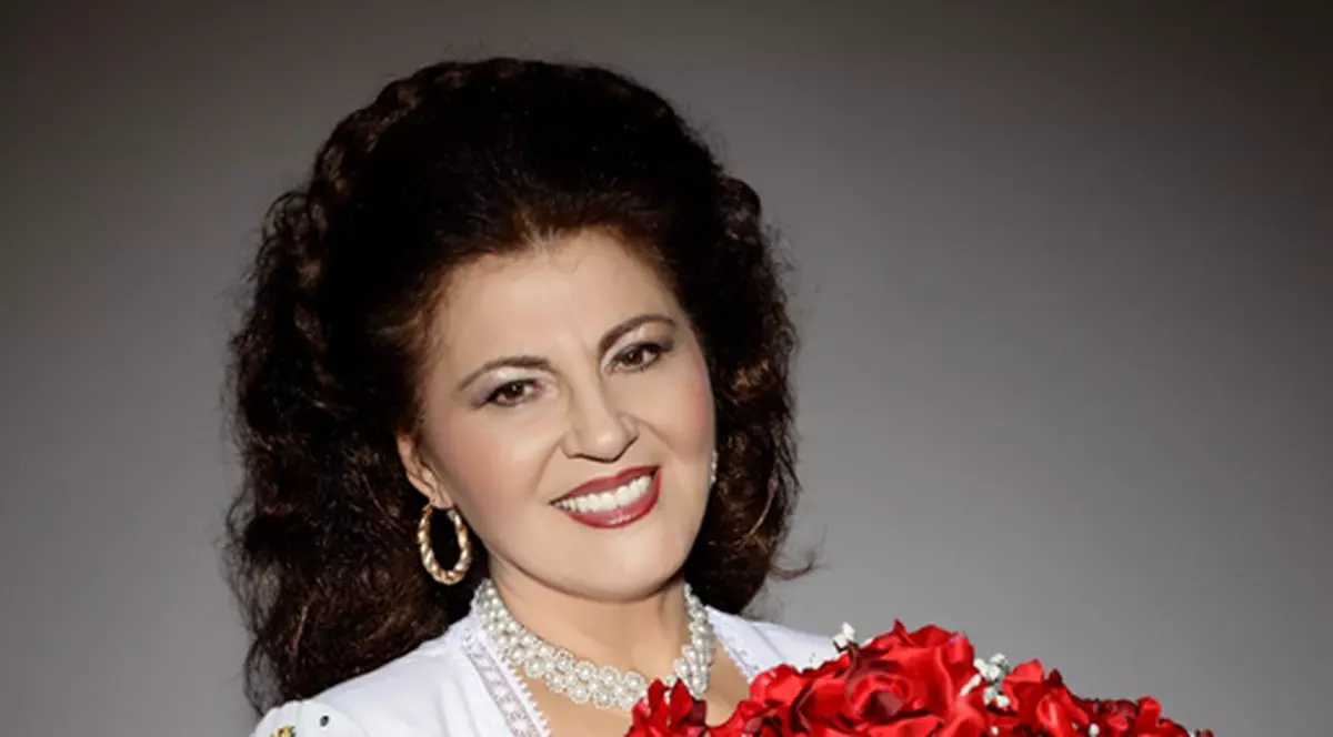 Irina Loghin îşi lansează o carte şi un CD
