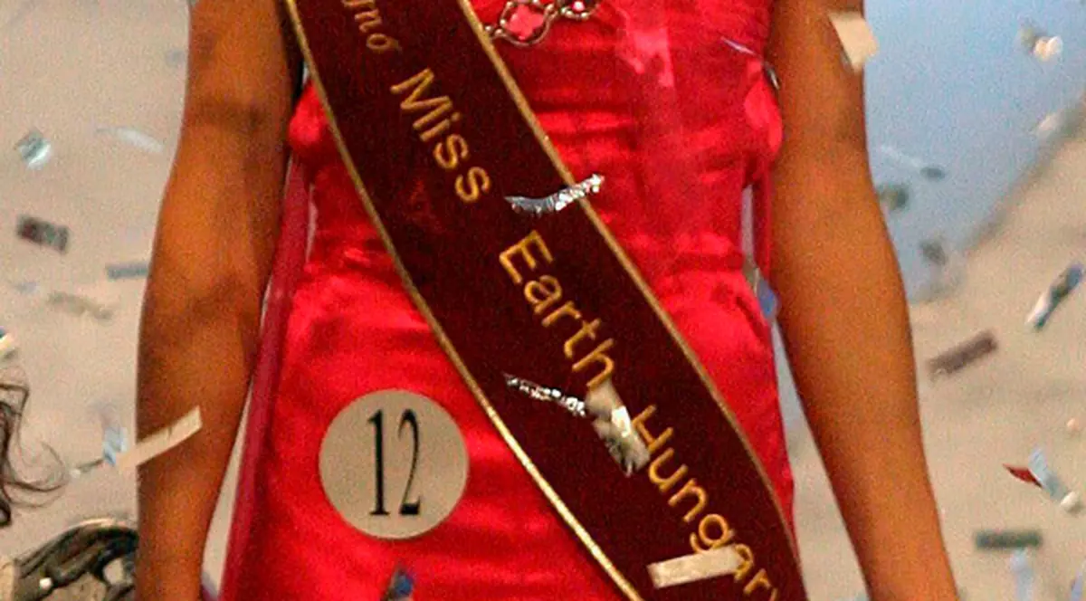 Pokeristul Daniel Negreanu a refuzat s-o ia de soţie pe Krisztina Polgár, o fostă Miss Ungaria. Vezi motivul | VIDEO