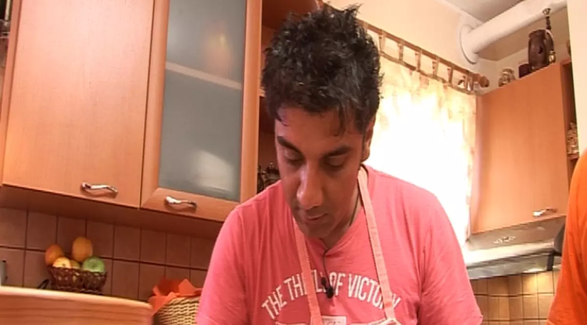 Marius Mihalache pregătește rețete simandicoase la ”Cireașa de pe tort”