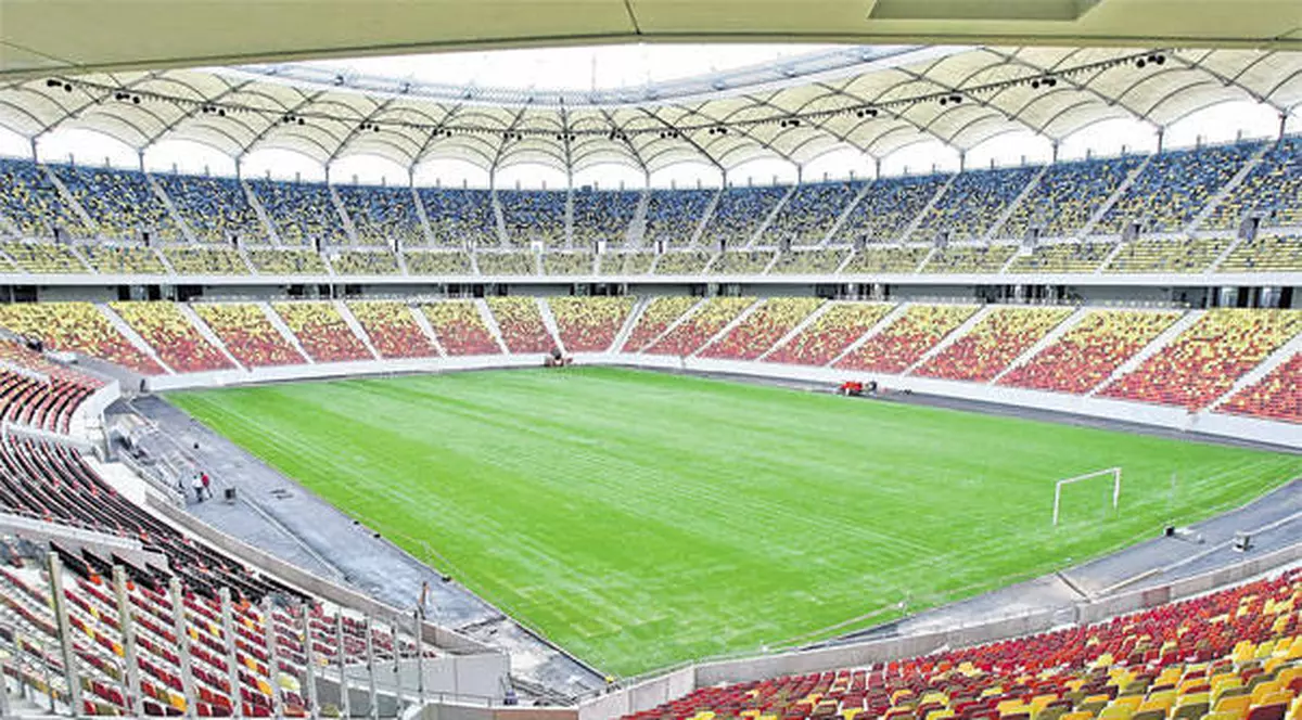 Gazonul de pe Arena Naţională, protejat cu prelată şi instalaţie de încălzire