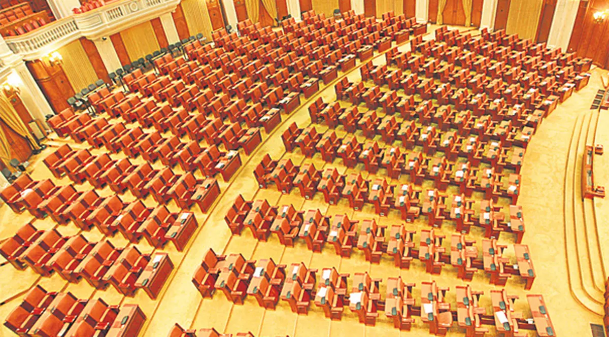 S-au scos! Parlamentarii nu mai vin la lucru. Cică n-au cu ce să ajungă...