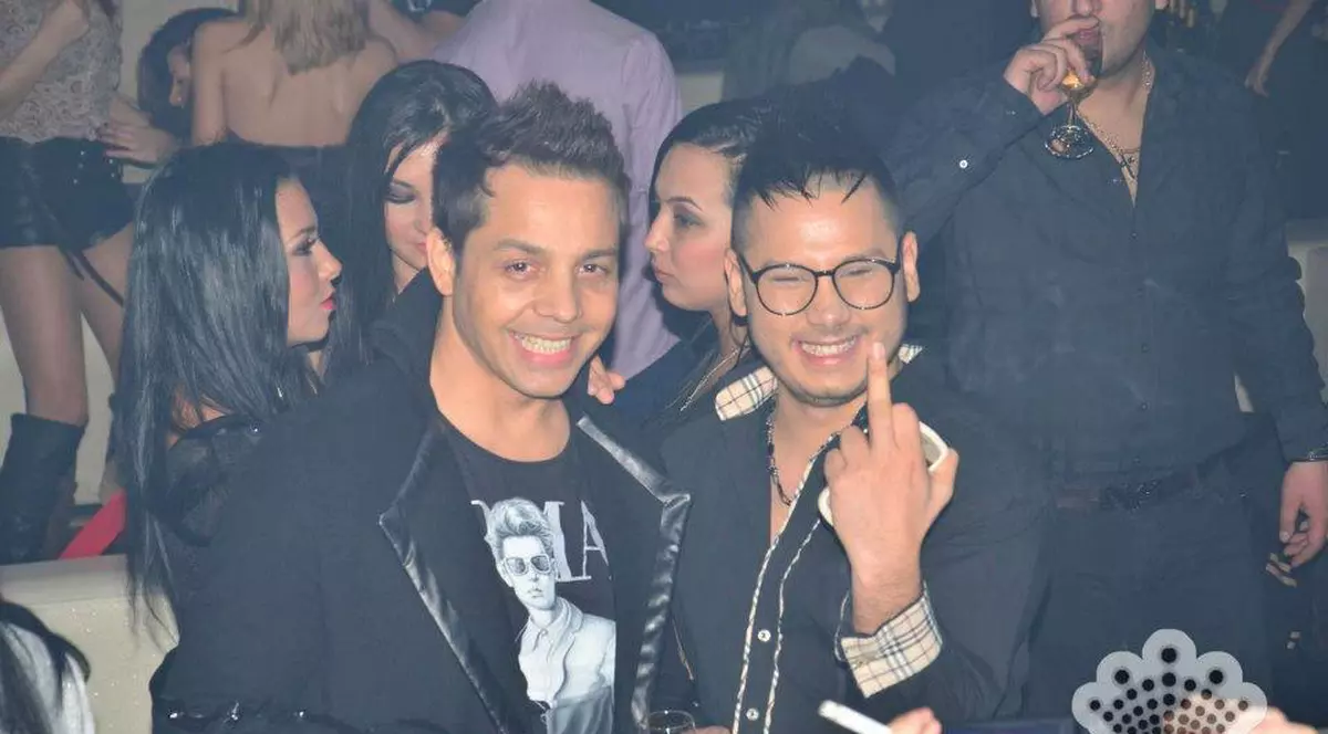 Uite ce gesturi obscene face Pescariu în club | FOTO
