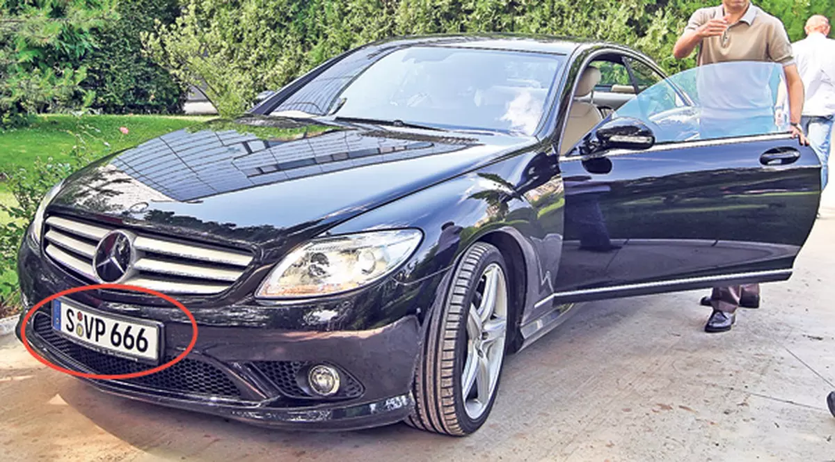 L-a lepădat de Satana