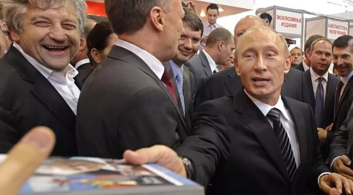 Scandal în Rusia unde mai multe şcoli au fost obligate să cumpere o carte despre copilăria lui Putin