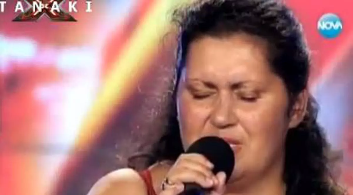 Michael se răsuceşte în mormânt! O româncă e convinsă că are talent şi cântă... de MORI DE RÂS | VIDEO