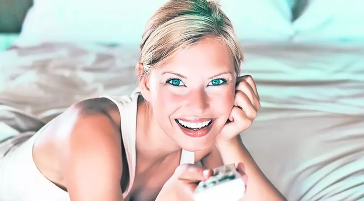 Stai mult la televizor? Îți îmbolnăvești inima!