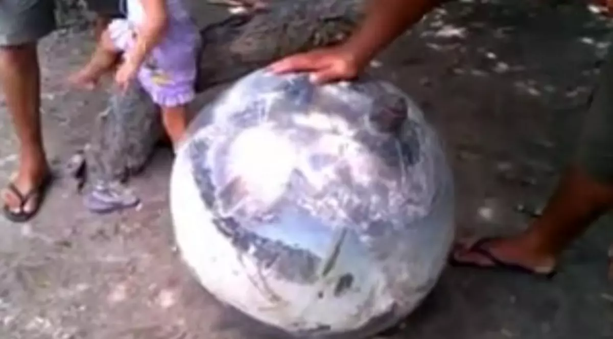 OZN eşuat? Un obiect ciudat a căzut cu zgomot teribil din cer şi a speriat lumea| VIDEO