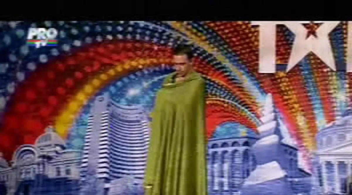 ROMÂNII AU TALENT | Aţi mai văzut aşa ceva? Primul bărbat dansator din buric FOTO