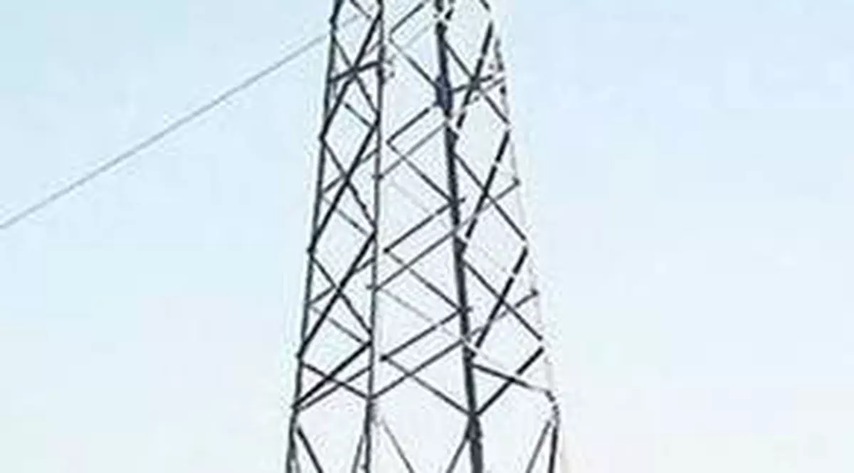 Consum record de energie electrică. O avarie poate arunca jumătate din țară în beznă