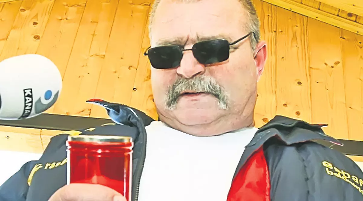 Petre Cozma a aprins o lumânare la mormântul fiului său: «Încă sper să se ridice!»