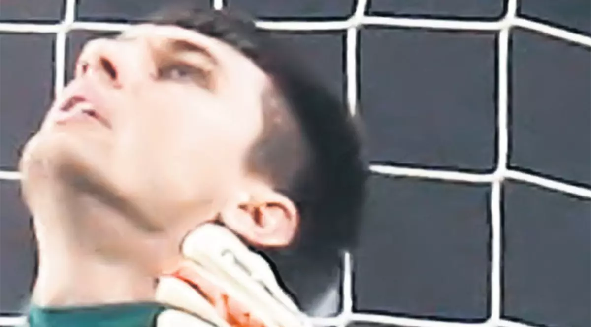 La 16 ani, Ciprian Tătărușanu, «groparul» Stelei, a mai făcut gafe monumentale: într-un meci a luat 3 goluri din corner!