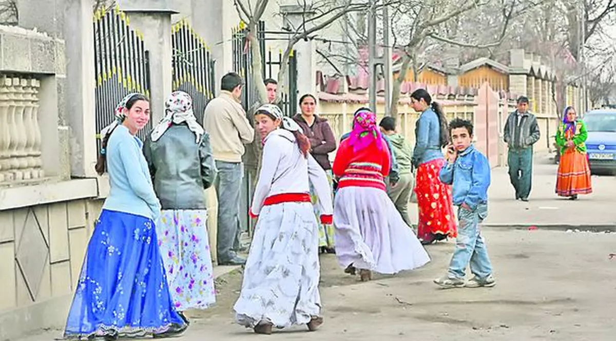 Îți vine să crezi? Cică avem doar 619.000 de ţigani