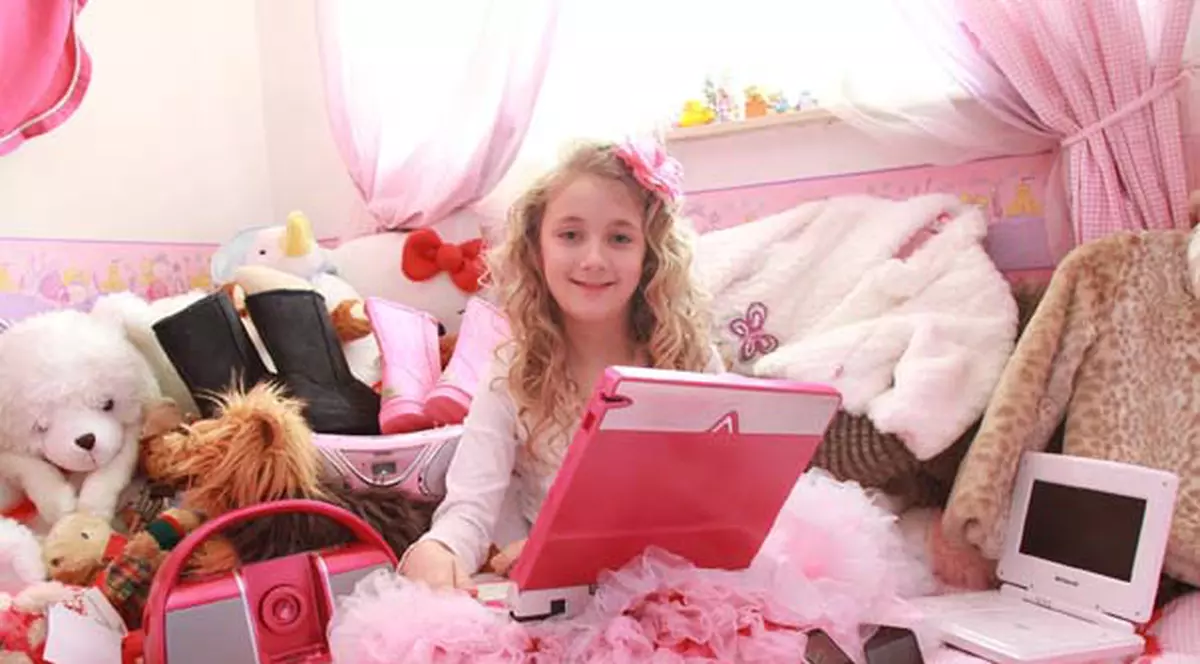 Millee Sarton, o britanică de 9 ani primește cadouri de mii de euro | FOTO