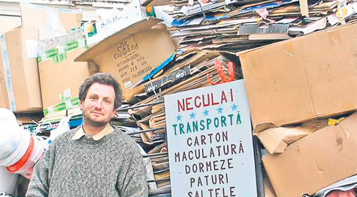 Internetul i-a salvat viaţa vânzătorului de cartoane