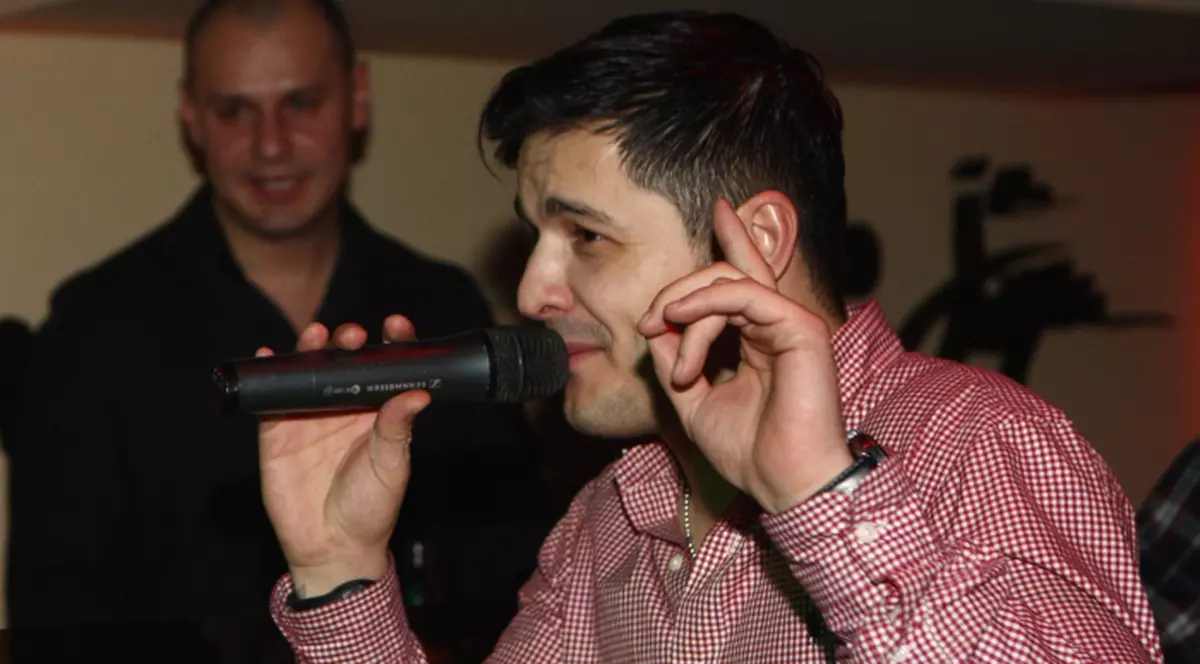 Vrei să-ţi surprinzi iubitul de Valentine's Day? Te ajută Liviu Vârciu